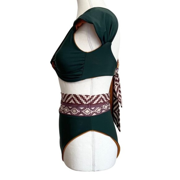 Elegant Green Bikini with Patterned Waistband - Picture 2 of 16